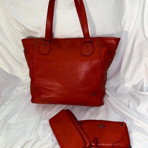 COACH 100% AUTHENTIC LEATHER LARGE MICKEY TOTE - Picture 8 of 11